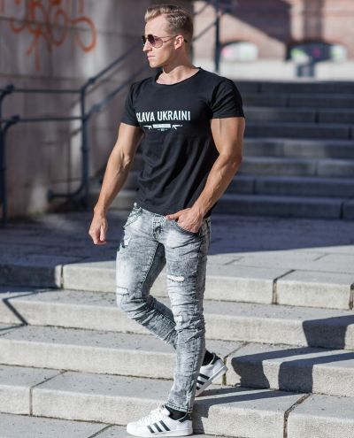 Slava Ukraini T-Paita Black U-Neck Jerone
