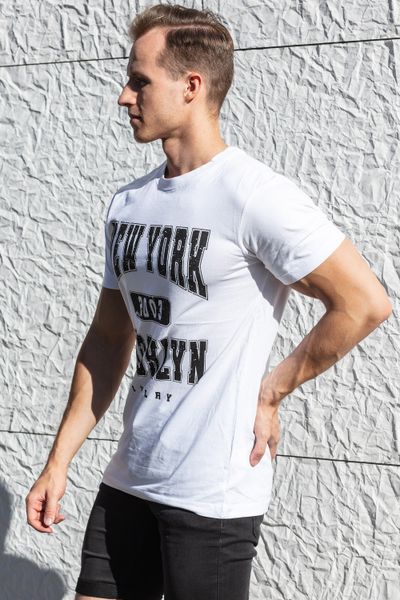 Valkoinen printtipaita Mister Tee