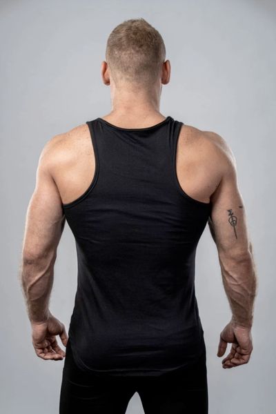 miesten musta treeni hihaton kultaisella brodeerauksella slim fit