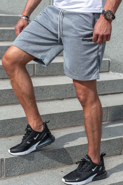 Harmaat collegeshortsit vetoketjutaskuilla