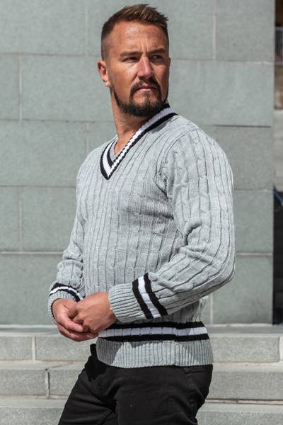 Harmaa V-kaula-aukollinen neule JERONE Harmaa V-kaula-aukollinen neule JERONE